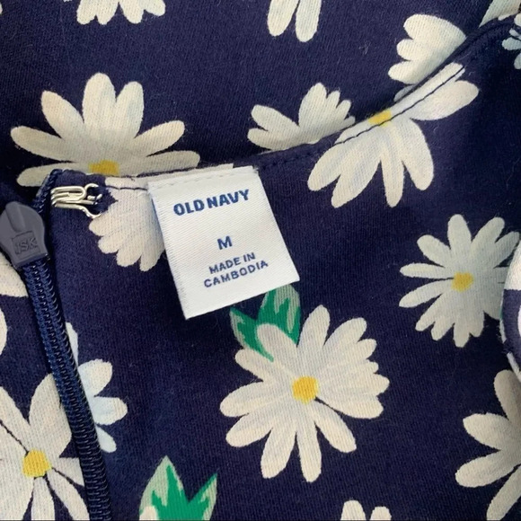 Old Navy Daisy Print Dress - Picture 8 of 9